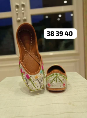 designer punjabi jutti for women