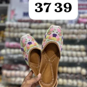 Ivory Punjabi Jutti For Women