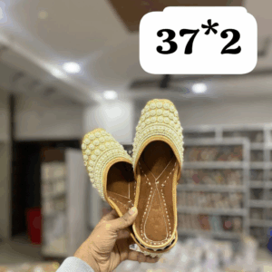 Classic Cream Elegance Punjabi Jutti For Women