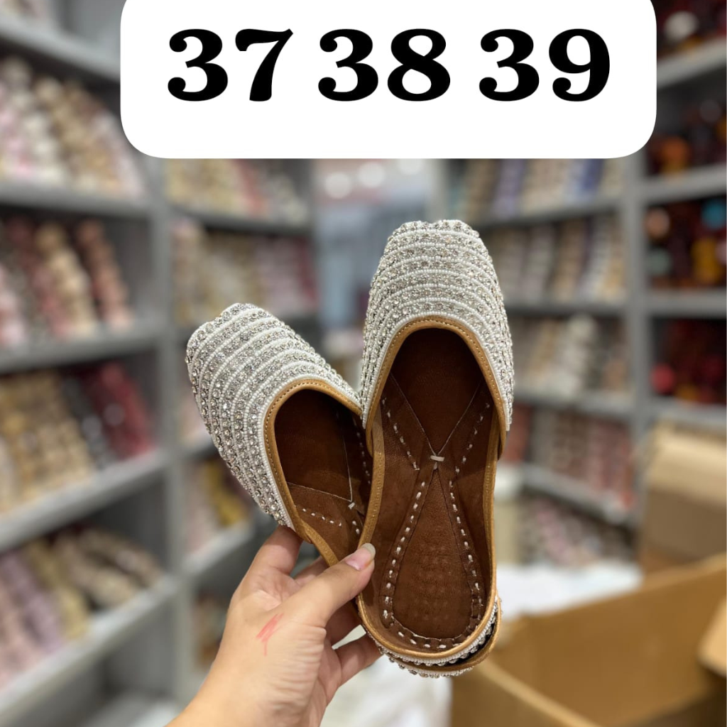 Ivory Pearl Embellishment Punjabi Jutti For Women