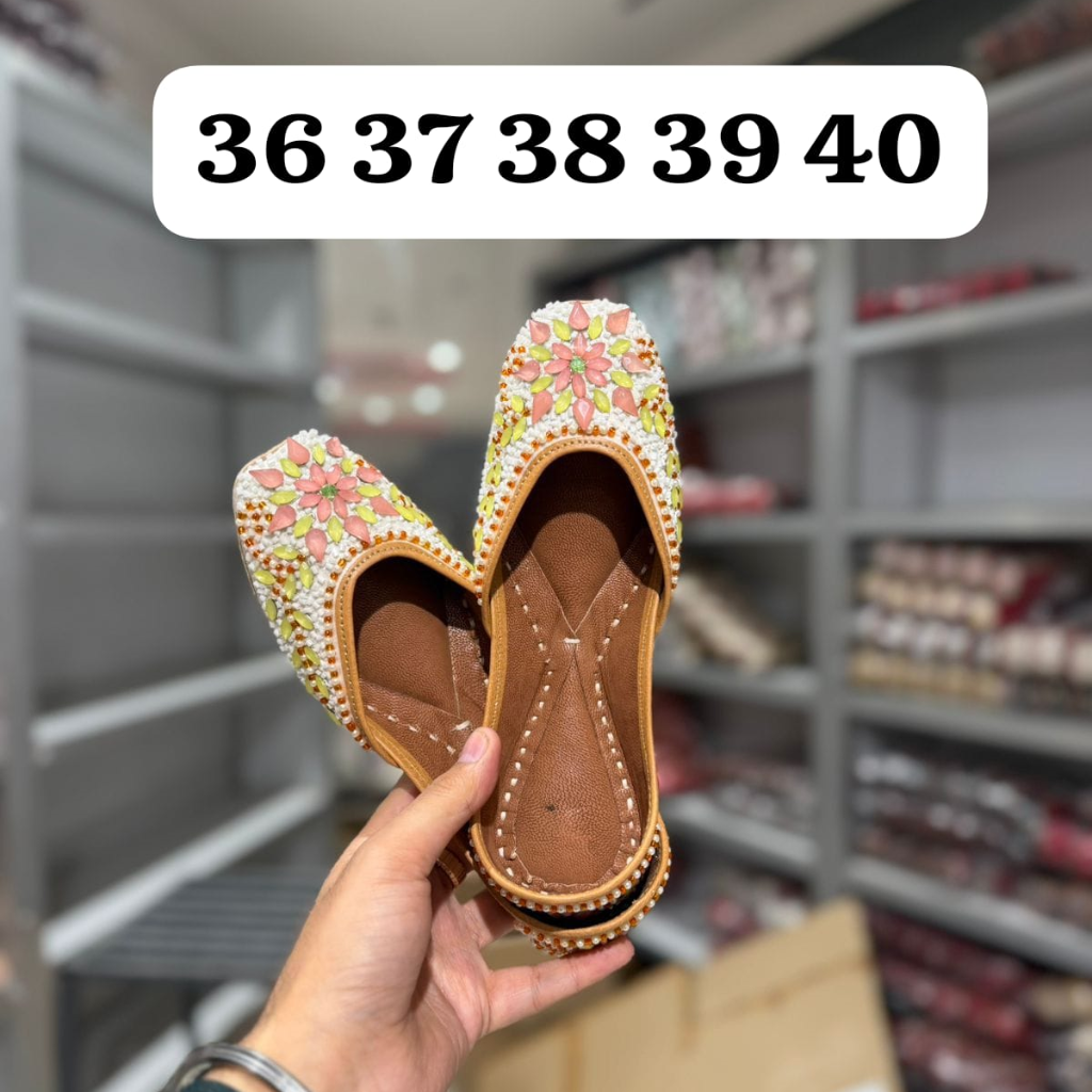 Lvory Multicolor Punjabi Jutti For Women