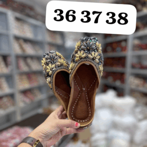 Noir Gold Statement Punjabi Jutti For Women