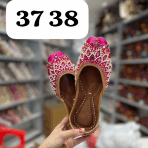 Royal Fuchsia Punjabi Jutti For Women